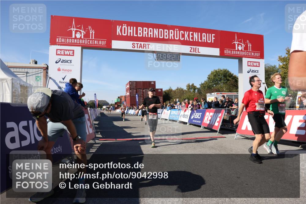 03.10.2025 - Köhlbrandbrückenlauf Lena Gebhardt http://msf.ph/oto/9042998 03.10.2025 12:59:21 Ziel 4108, 4119, 4164, 4226, 4371, 4441, 4940, 6036, 6154, 6390, 6391, 6478, 6484, 6493, 6609 meine-sportfotos.de