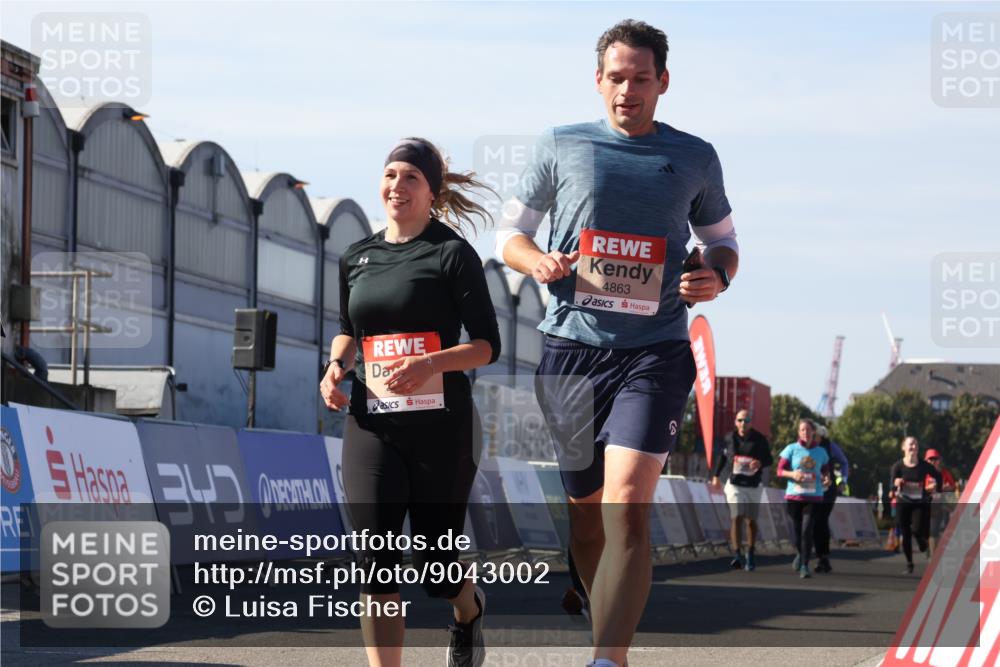 03.10.2025 - Köhlbrandbrückenlauf Luisa Fischer http://msf.ph/oto/9043002 03.10.2025 13:37:34 Ziel 4611, 4863, 5190, 5241, 5550, 5551, 5756, 6133, 6402 meine-sportfotos.de