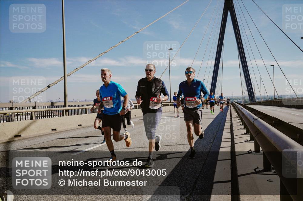 03.10.2025 - Köhlbrandbrückenlauf Michael Burmester http://msf.ph/oto/9043005 03.10.2025 12:24:23 Position 1 4288, 6, 8288801, 4444 meine-sportfotos.de