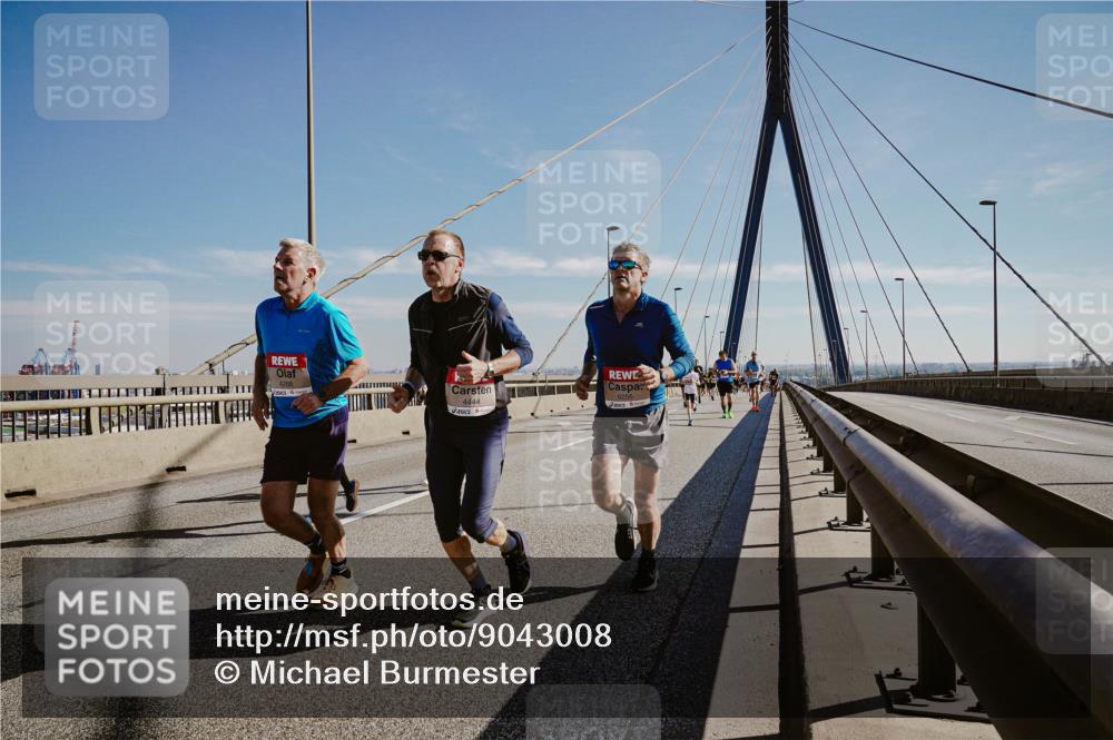 03.10.2025 - Köhlbrandbrückenlauf Michael Burmester http://msf.ph/oto/9043008 03.10.2025 12:24:24 Position 1 4288, 4444, 6256 meine-sportfotos.de