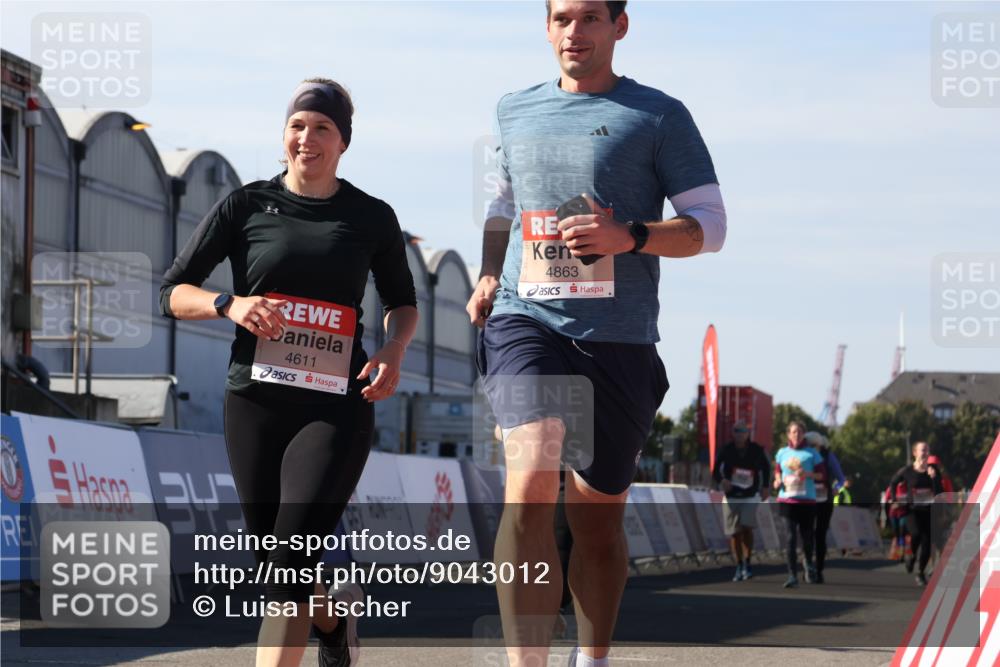 03.10.2025 - Köhlbrandbrückenlauf Luisa Fischer http://msf.ph/oto/9043012 03.10.2025 13:37:35 Ziel 4611, 4863, 5190, 5241, 5550, 5551, 5756, 6133, 6402 meine-sportfotos.de