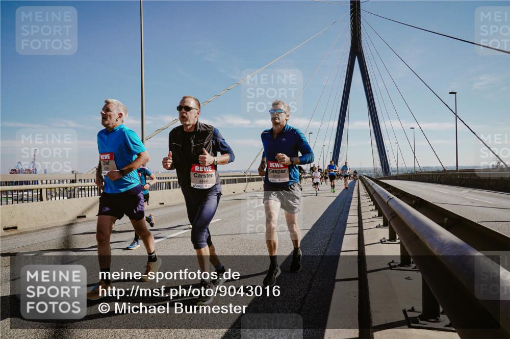 03.10.2025 - Köhlbrandbrückenlauf Michael Burmester http://msf.ph/oto/9043016 03.10.2025 12:24:24 Position 1 4288, 4444 meine-sportfotos.de