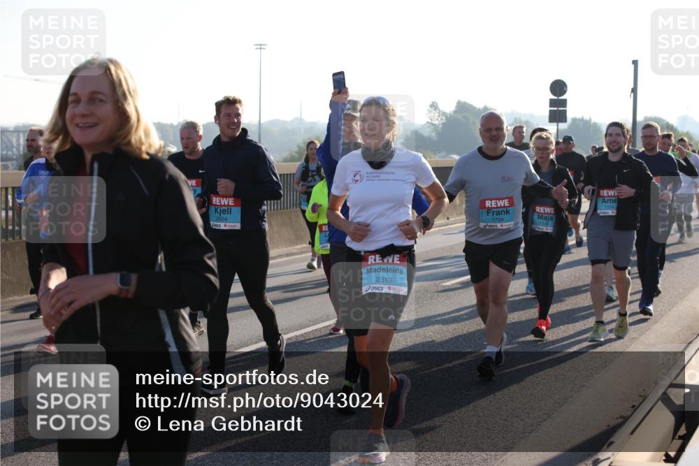 03.10.2025 - Köhlbrandbrückenlauf Lena Gebhardt http://msf.ph/oto/9043024 03.10.2025 09:26:23 Position 1 2624, 2319, 1254, 1704, 1136 meine-sportfotos.de