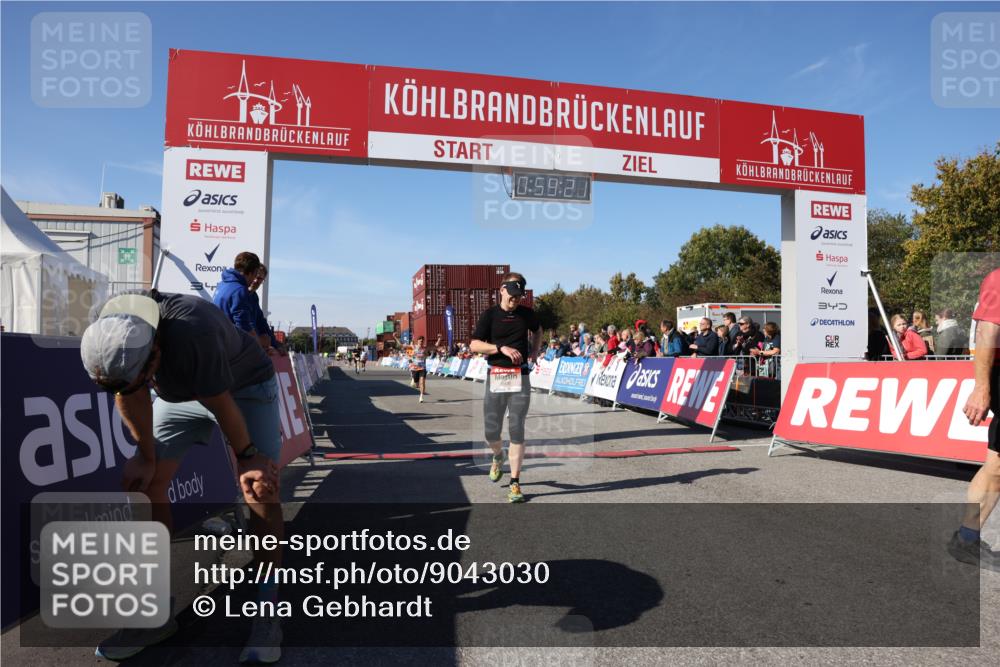 03.10.2025 - Köhlbrandbrückenlauf Lena Gebhardt http://msf.ph/oto/9043030 03.10.2025 12:59:22 Ziel 4108, 4119, 4226, 4371, 4441, 4940, 6036, 6154, 6390, 6391, 6478, 6484, 6493, 6609 meine-sportfotos.de