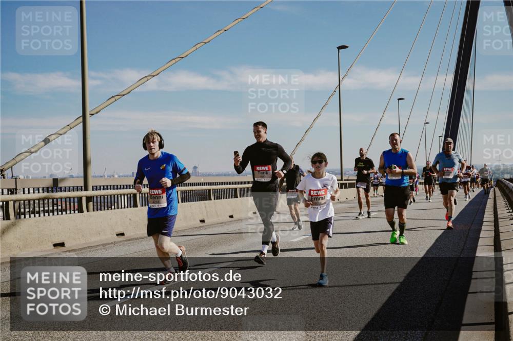 03.10.2025 - Köhlbrandbrückenlauf Michael Burmester http://msf.ph/oto/9043032 03.10.2025 12:24:27 Position 1 4214 meine-sportfotos.de