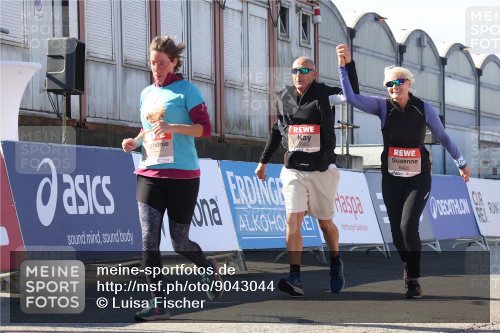 03.10.2025 - Köhlbrandbrückenlauf Luisa Fischer http://msf.ph/oto/9043044 03.10.2025 13:37:47 Ziel 4014, 5201, 5305, 5384, 5420, 5756, 6295, 6402 meine-sportfotos.de