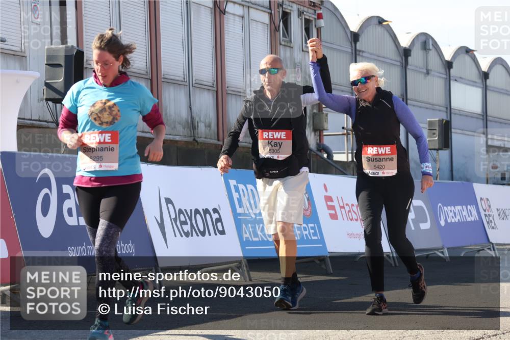 03.10.2025 - Köhlbrandbrückenlauf Luisa Fischer http://msf.ph/oto/9043050 03.10.2025 13:37:47 Ziel 4014, 5201, 5305, 5384, 5420, 5756, 6295, 6402 meine-sportfotos.de
