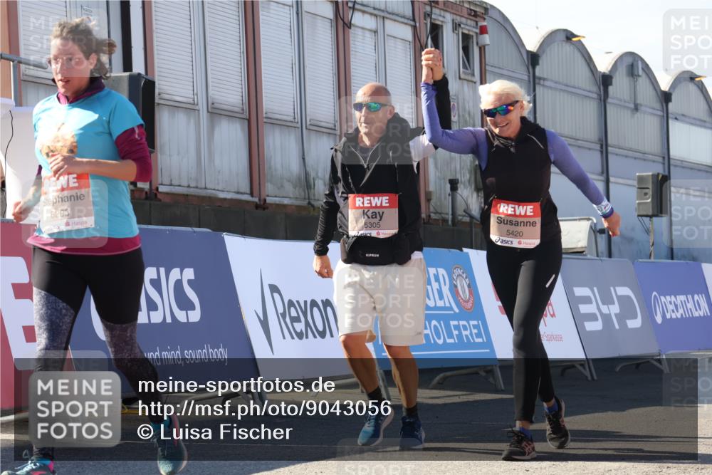 03.10.2025 - Köhlbrandbrückenlauf Luisa Fischer http://msf.ph/oto/9043056 03.10.2025 13:37:47 Ziel 4014, 5201, 5305, 5384, 5420, 5756, 6295, 6402 meine-sportfotos.de