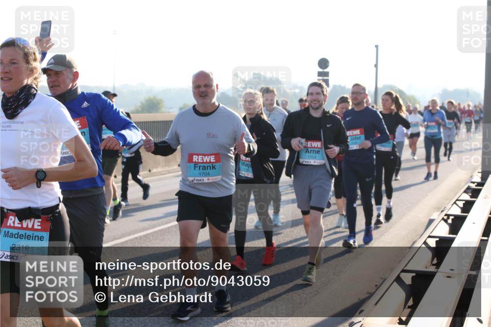 03.10.2025 - Köhlbrandbrückenlauf Lena Gebhardt http://msf.ph/oto/9043059 03.10.2025 09:26:24 Position 1 2319, 1254, 113, 1704 meine-sportfotos.de