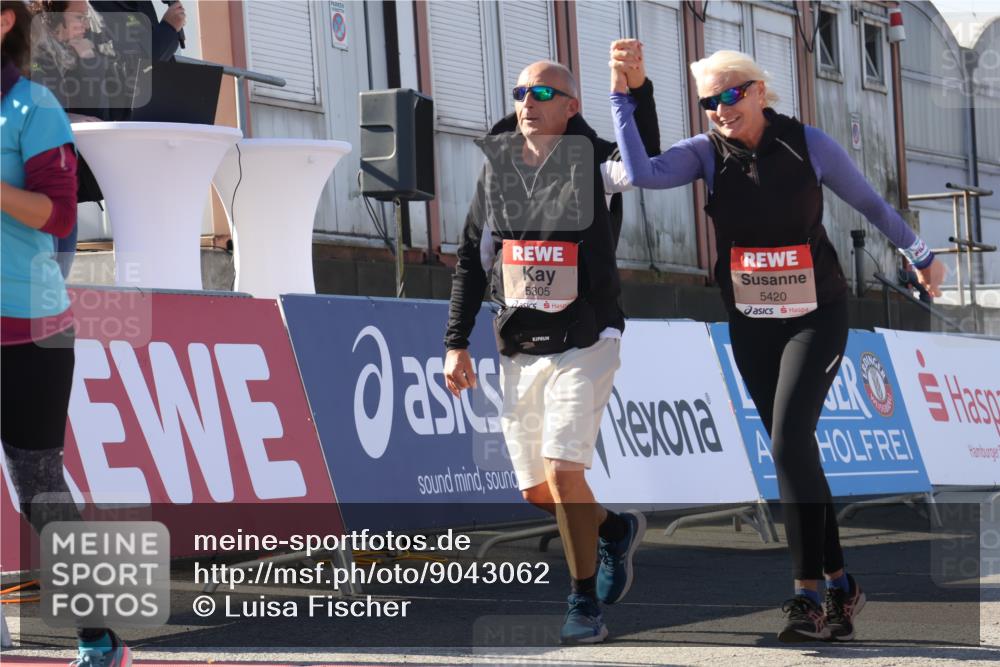 03.10.2025 - Köhlbrandbrückenlauf Luisa Fischer http://msf.ph/oto/9043062 03.10.2025 13:37:48 Ziel 4014, 5201, 5305, 5384, 5420, 5756, 6295 meine-sportfotos.de