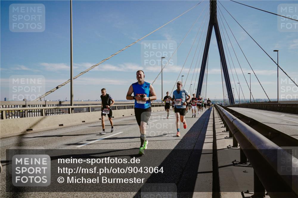 03.10.2025 - Köhlbrandbrückenlauf Michael Burmester http://msf.ph/oto/9043064 03.10.2025 12:24:29 Position 1  meine-sportfotos.de