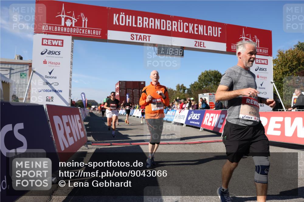 03.10.2025 - Köhlbrandbrückenlauf Lena Gebhardt http://msf.ph/oto/9043066 03.10.2025 13:18:38 Ziel 4154, 4280, 4606, 4796, 4812, 4819, 4826, 4882, 5115, 5178, 6084, 6429, 6500, 6596, 6700, 6758 meine-sportfotos.de