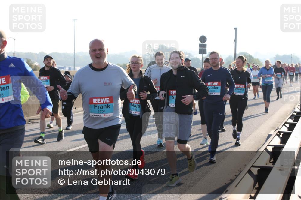 03.10.2025 - Köhlbrandbrückenlauf Lena Gebhardt http://msf.ph/oto/9043079 03.10.2025 09:26:24 Position 1 33, 2345, 1704, 1136, 12, 2509, 3660 meine-sportfotos.de