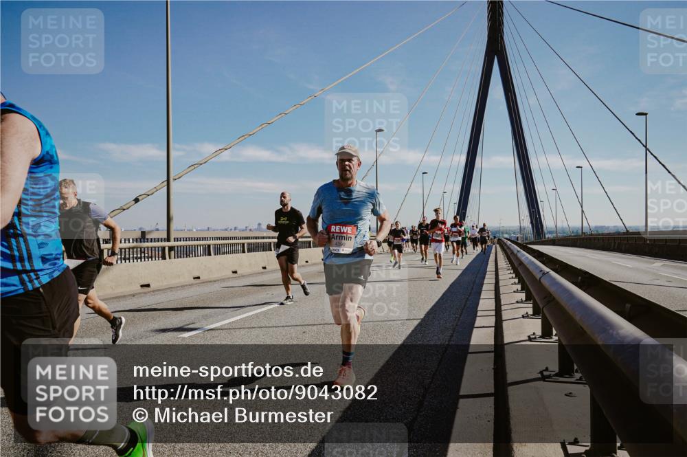 03.10.2025 - Köhlbrandbrückenlauf Michael Burmester http://msf.ph/oto/9043082 03.10.2025 12:24:30 Position 1 4390 meine-sportfotos.de