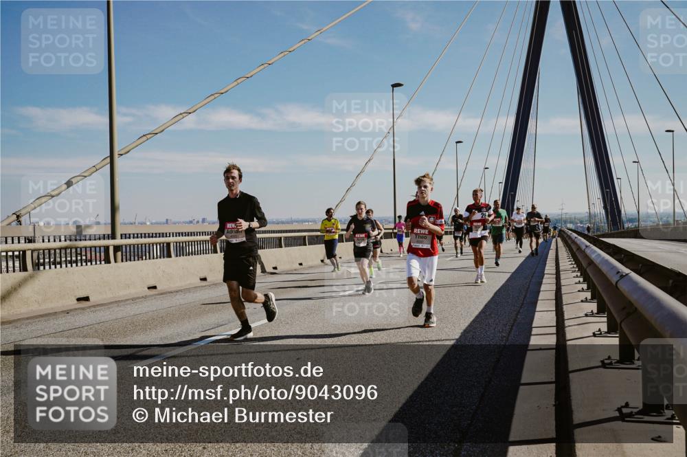 03.10.2025 - Köhlbrandbrückenlauf Michael Burmester http://msf.ph/oto/9043096 03.10.2025 12:24:32 Position 1 4337 meine-sportfotos.de