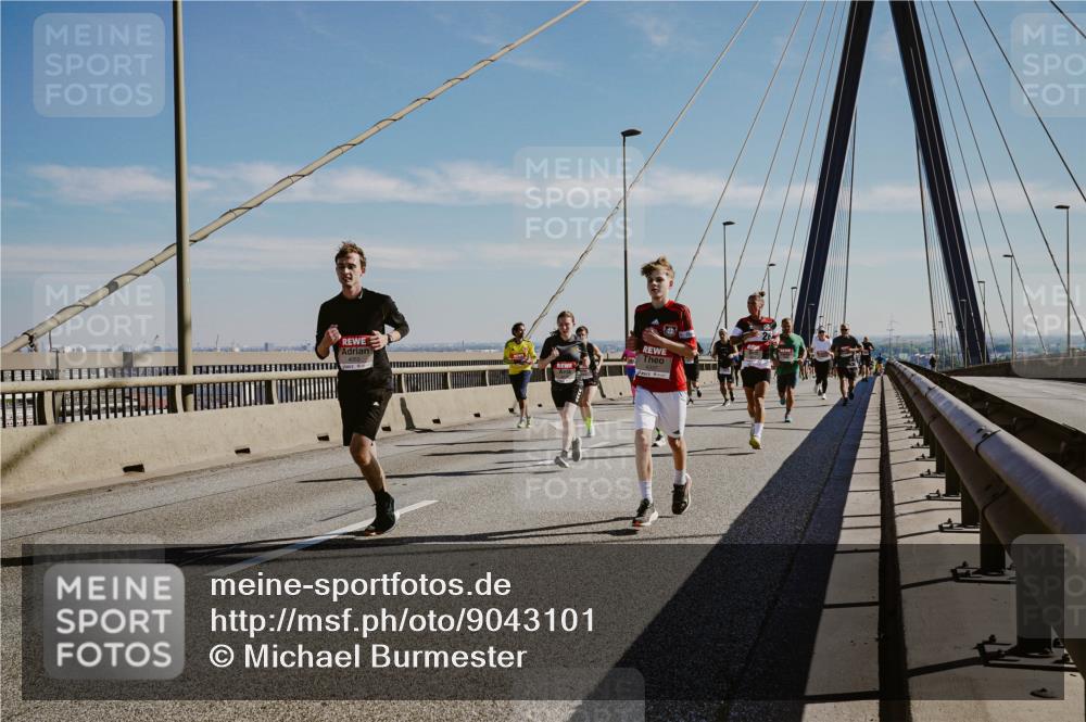 03.10.2025 - Köhlbrandbrückenlauf Michael Burmester http://msf.ph/oto/9043101 03.10.2025 12:24:32 Position 1  meine-sportfotos.de
