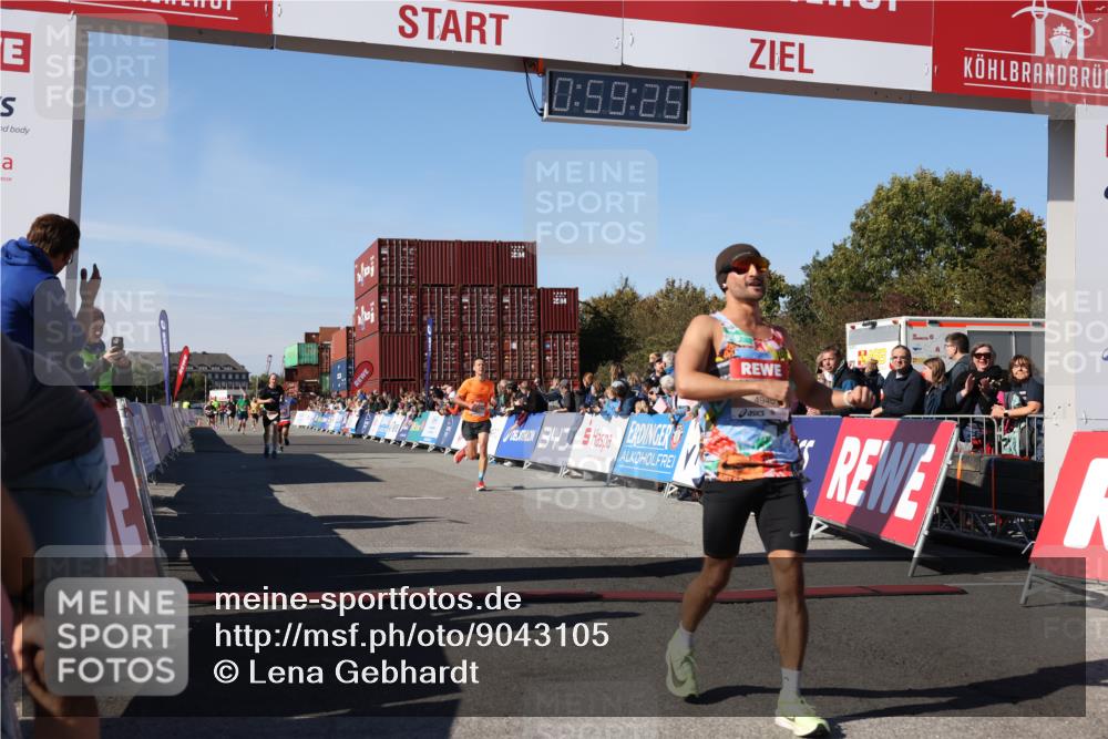 03.10.2025 - Köhlbrandbrückenlauf Lena Gebhardt http://msf.ph/oto/9043105 03.10.2025 12:59:26 Ziel 4108, 4119, 4371, 4441, 4940, 6060, 6154, 6391, 6484, 6609 meine-sportfotos.de