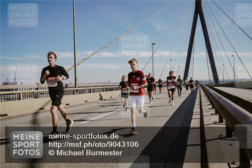 03.10.2025 - Köhlbrandbrückenlauf Michael Burmester http://msf.ph/oto/9043106 03.10.2025 12:24:33 Position 1  meine-sportfotos.de