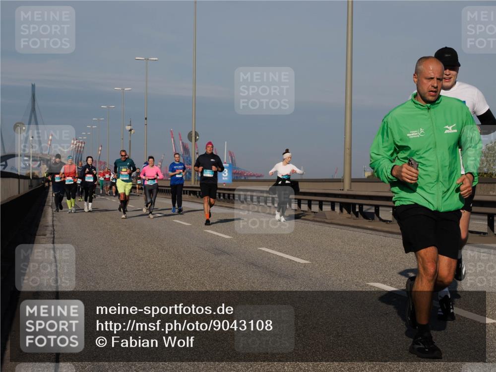 03.10.2025 - Köhlbrandbrückenlauf Fabian Wolf http://msf.ph/oto/9043108 03.10.2025 09:56:18 Position 3  meine-sportfotos.de