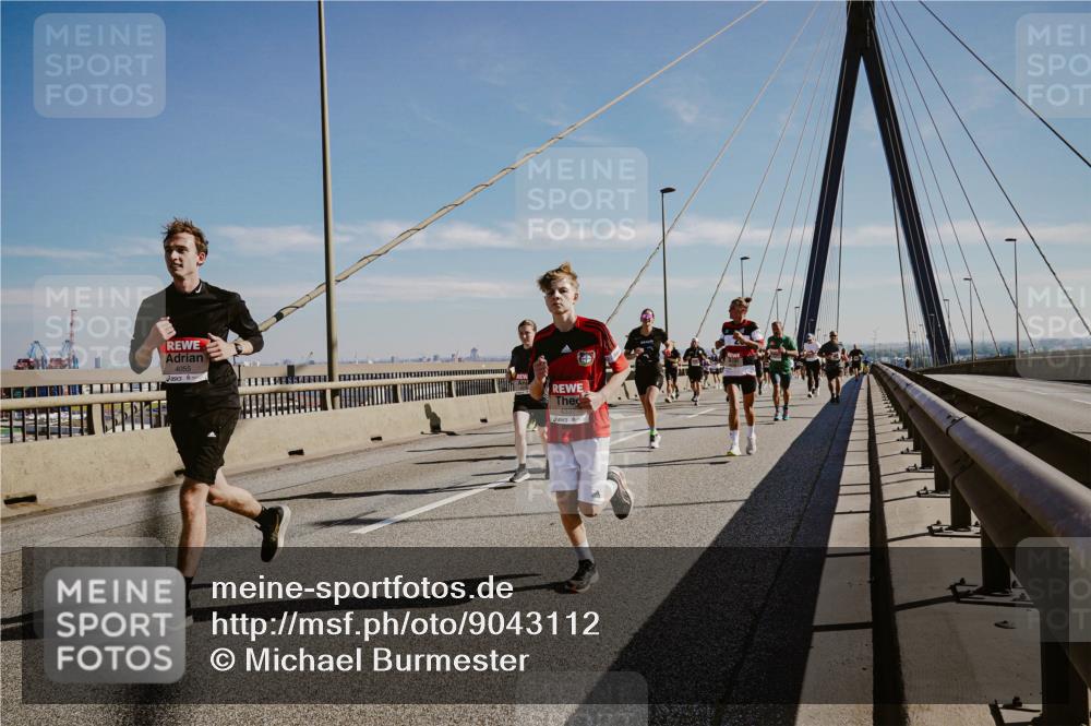 03.10.2025 - Köhlbrandbrückenlauf Michael Burmester http://msf.ph/oto/9043112 03.10.2025 12:24:33 Position 1 4055 meine-sportfotos.de