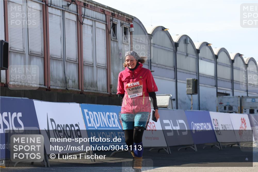 03.10.2025 - Köhlbrandbrückenlauf Luisa Fischer http://msf.ph/oto/9043113 03.10.2025 13:37:58 Ziel 4014, 5305, 5409, 5420, 6295 meine-sportfotos.de