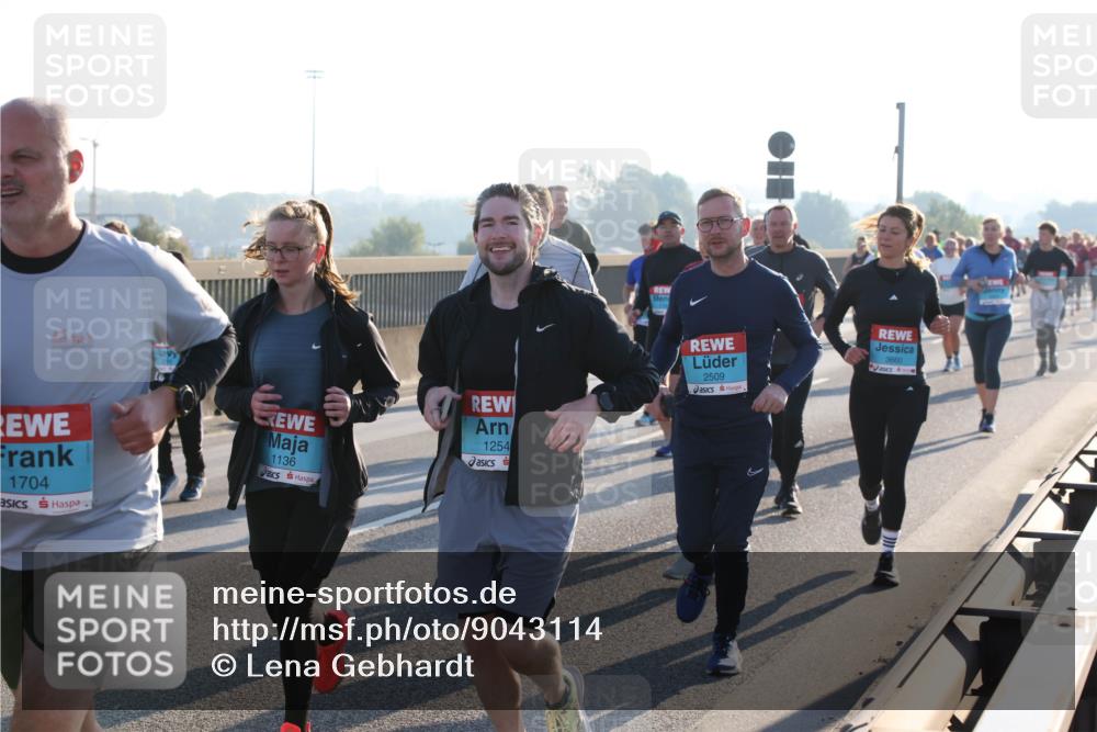 03.10.2025 - Köhlbrandbrückenlauf Lena Gebhardt http://msf.ph/oto/9043114 03.10.2025 09:26:25 Position 1 1136, 1254, 2509, 3660, 1704 meine-sportfotos.de