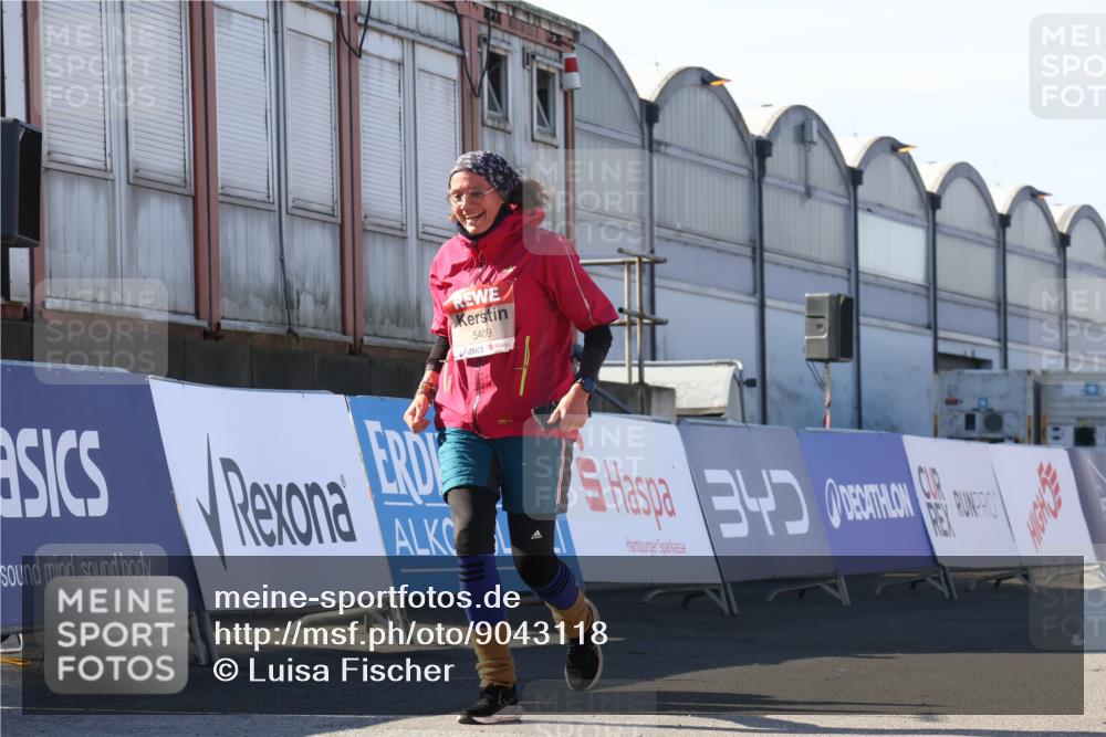 03.10.2025 - Köhlbrandbrückenlauf Luisa Fischer http://msf.ph/oto/9043118 03.10.2025 13:37:59 Ziel 4014, 5305, 5409, 5420 meine-sportfotos.de