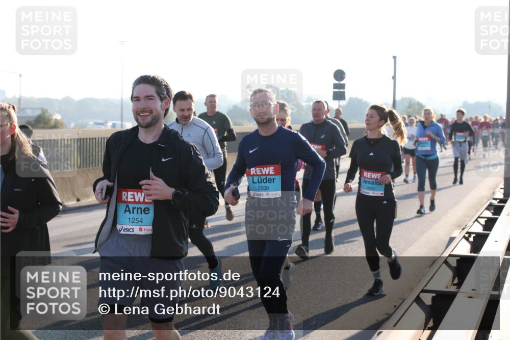 03.10.2025 - Köhlbrandbrückenlauf Lena Gebhardt http://msf.ph/oto/9043124 03.10.2025 09:26:25 Position 1 1254, 2509, 3660 meine-sportfotos.de