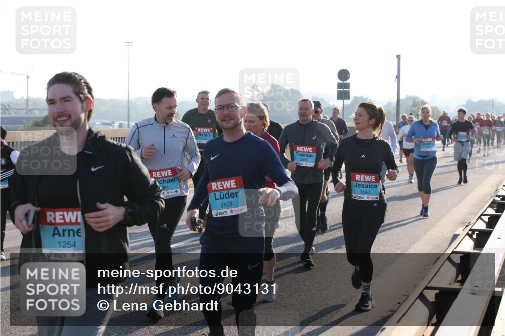 03.10.2025 - Köhlbrandbrückenlauf Lena Gebhardt http://msf.ph/oto/9043131 03.10.2025 09:26:25 Position 1 2308, 1254, 661, 2509, 3660 meine-sportfotos.de