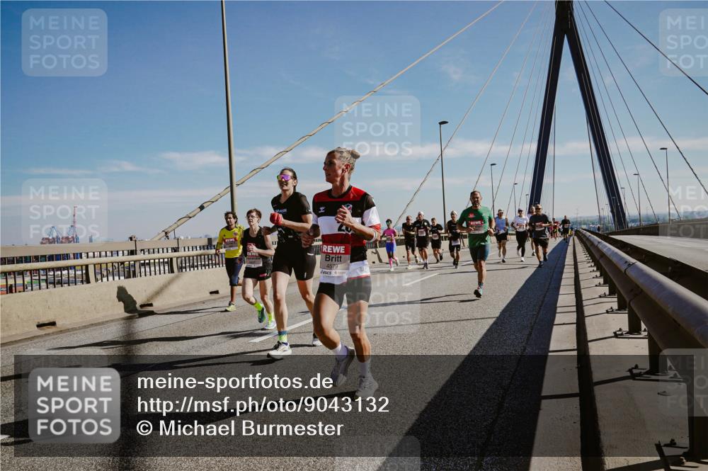 03.10.2025 - Köhlbrandbrückenlauf Michael Burmester http://msf.ph/oto/9043132 03.10.2025 12:24:35 Position 1 548666, 4579 meine-sportfotos.de