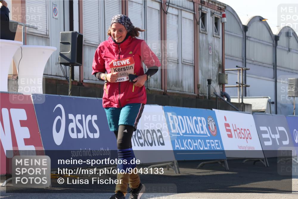 03.10.2025 - Köhlbrandbrückenlauf Luisa Fischer http://msf.ph/oto/9043133 03.10.2025 13:38:00 Ziel 4014, 5409 meine-sportfotos.de
