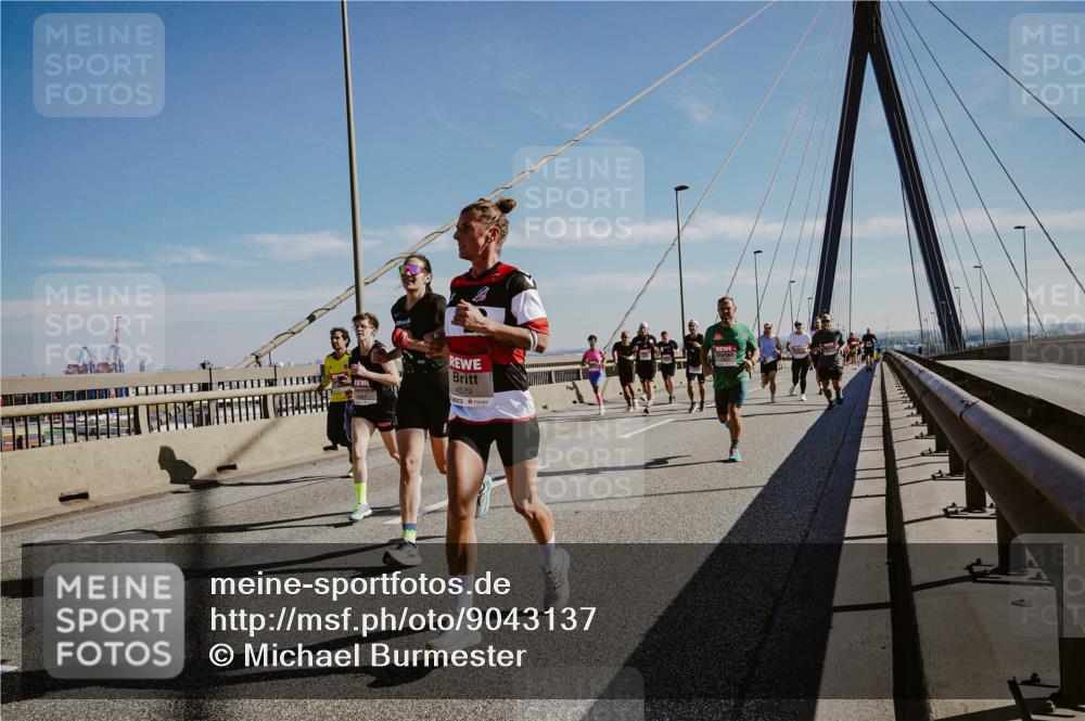 03.10.2025 - Köhlbrandbrückenlauf Michael Burmester http://msf.ph/oto/9043137 03.10.2025 12:24:35 Position 1 4579 meine-sportfotos.de
