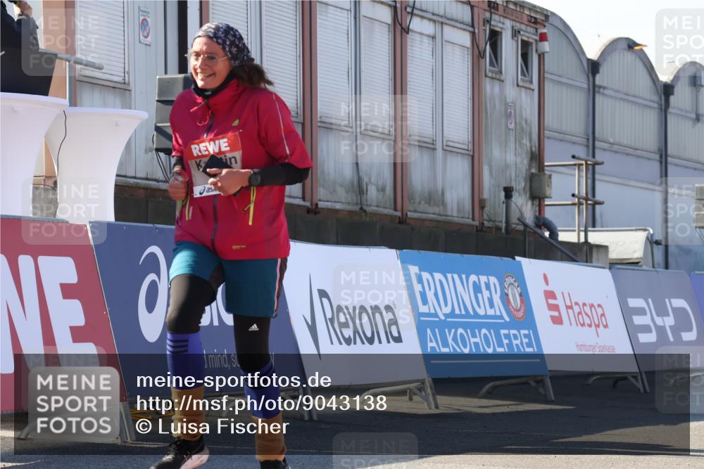 03.10.2025 - Köhlbrandbrückenlauf Luisa Fischer http://msf.ph/oto/9043138 03.10.2025 13:38:00 Ziel 4014, 5409 meine-sportfotos.de