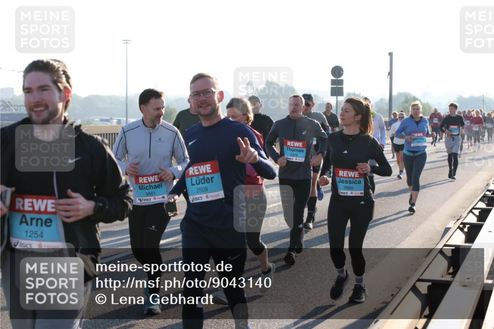 03.10.2025 - Köhlbrandbrückenlauf Lena Gebhardt http://msf.ph/oto/9043140 03.10.2025 09:26:26 Position 1 1254, 3661, 2509, 2308, 3660 meine-sportfotos.de