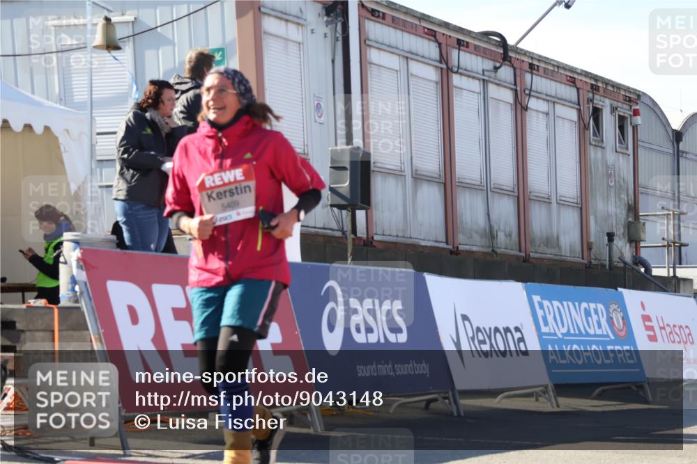 03.10.2025 - Köhlbrandbrückenlauf Luisa Fischer http://msf.ph/oto/9043148 03.10.2025 13:38:01 Ziel 5188, 5343, 5409, 6515 meine-sportfotos.de