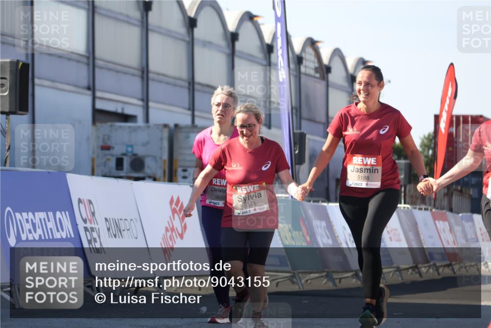 03.10.2025 - Köhlbrandbrückenlauf Luisa Fischer http://msf.ph/oto/9043155 03.10.2025 13:38:03 Ziel 5188, 5343, 5409, 5632, 6515 meine-sportfotos.de