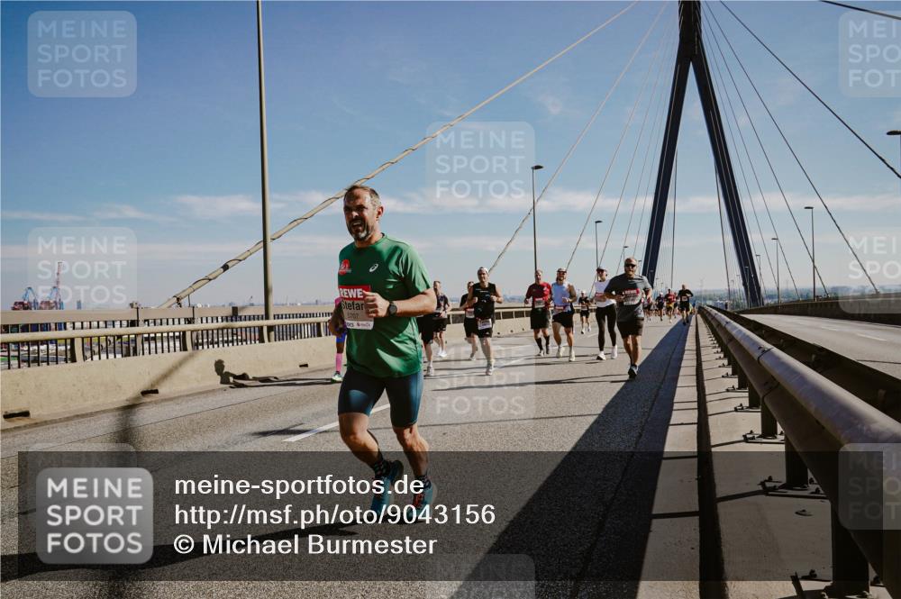 03.10.2025 - Köhlbrandbrückenlauf Michael Burmester http://msf.ph/oto/9043156 03.10.2025 12:24:37 Position 1 5707 meine-sportfotos.de