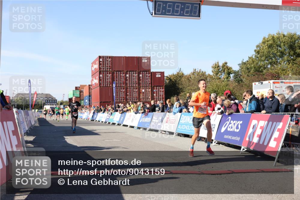 03.10.2025 - Köhlbrandbrückenlauf Lena Gebhardt http://msf.ph/oto/9043159 03.10.2025 12:59:27 Ziel 4108, 4119, 4371, 4441, 4940, 6060, 6154, 6325, 6484, 6609 meine-sportfotos.de