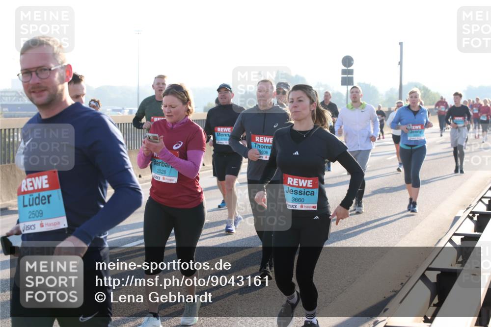 03.10.2025 - Köhlbrandbrückenlauf Lena Gebhardt http://msf.ph/oto/9043161 03.10.2025 09:26:26 Position 1 2509, 2028, 2782, 2308, 3660 meine-sportfotos.de