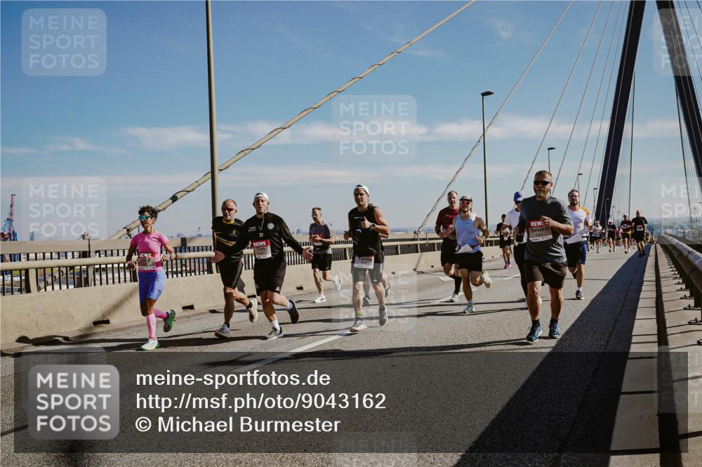 03.10.2025 - Köhlbrandbrückenlauf Michael Burmester http://msf.ph/oto/9043162 03.10.2025 12:24:38 Position 1  meine-sportfotos.de