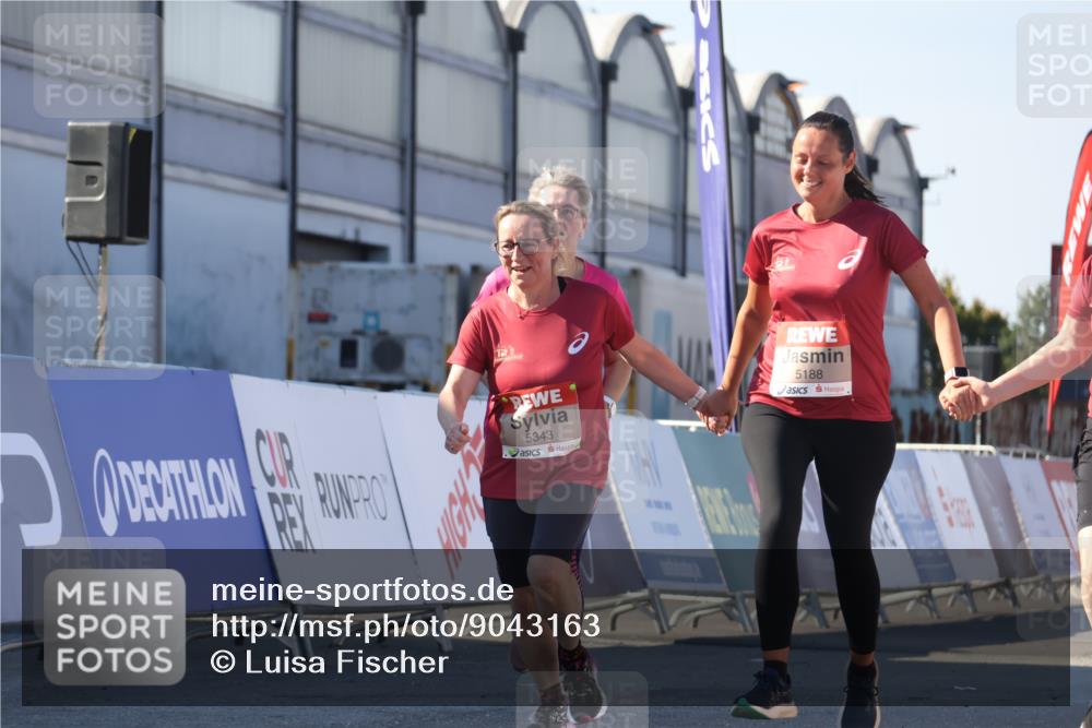 03.10.2025 - Köhlbrandbrückenlauf Luisa Fischer http://msf.ph/oto/9043163 03.10.2025 13:38:03 Ziel 5188, 5343, 5409, 5632, 6515 meine-sportfotos.de