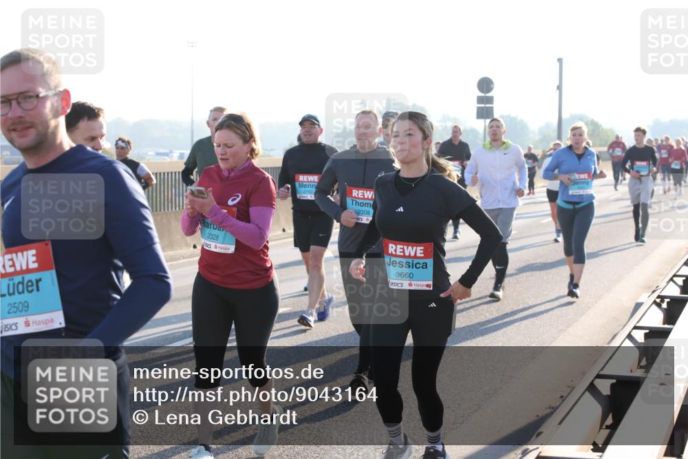 03.10.2025 - Köhlbrandbrückenlauf Lena Gebhardt http://msf.ph/oto/9043164 03.10.2025 09:26:26 Position 1 2509, 2028, 2782, 2308, 3660 meine-sportfotos.de