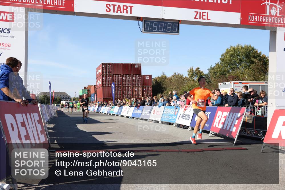 03.10.2025 - Köhlbrandbrückenlauf Lena Gebhardt http://msf.ph/oto/9043165 03.10.2025 12:59:28 Ziel 4108, 4119, 4371, 4940, 6060, 6154, 6325, 6484, 6609 meine-sportfotos.de