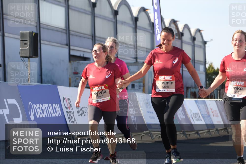 03.10.2025 - Köhlbrandbrückenlauf Luisa Fischer http://msf.ph/oto/9043168 03.10.2025 13:38:04 Ziel 5188, 5343, 5409, 5632, 6515 meine-sportfotos.de