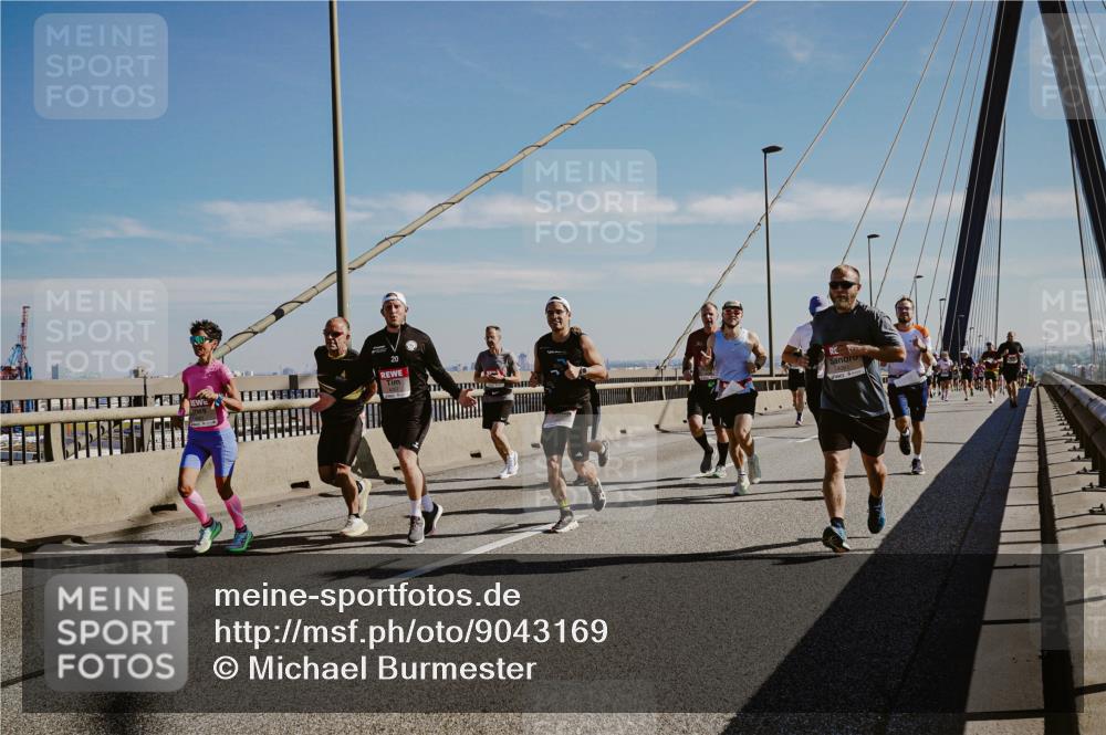 03.10.2025 - Köhlbrandbrückenlauf Michael Burmester http://msf.ph/oto/9043169 03.10.2025 12:24:38 Position 1  meine-sportfotos.de