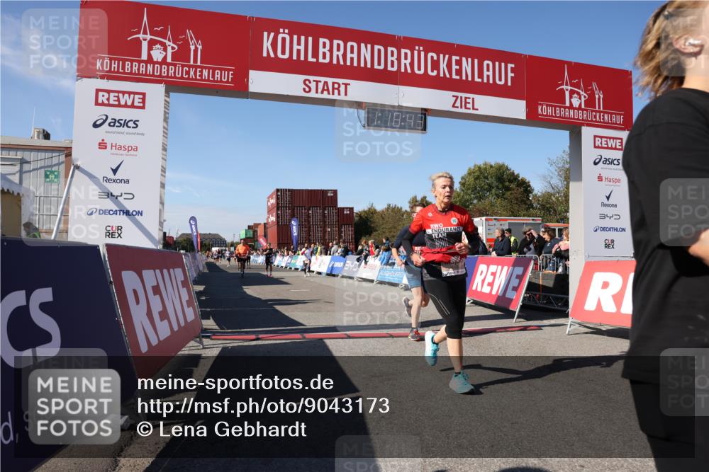 03.10.2025 - Köhlbrandbrückenlauf Lena Gebhardt http://msf.ph/oto/9043173 03.10.2025 13:18:44 Ziel 4077, 4606, 4796, 4812, 5115, 5178, 6429, 6500, 6506, 6556, 6596, 6758 meine-sportfotos.de