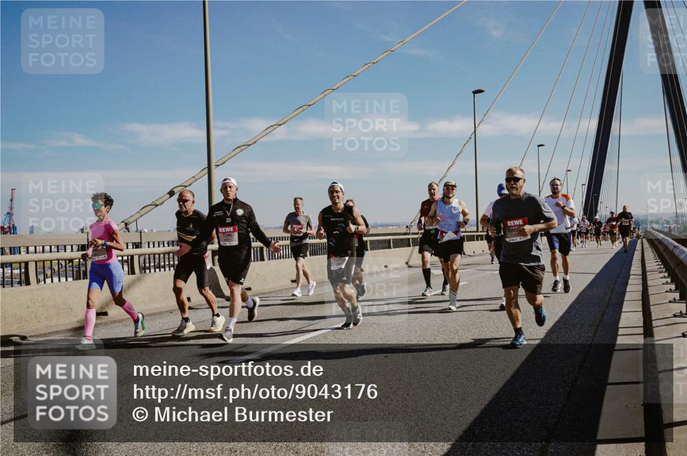 03.10.2025 - Köhlbrandbrückenlauf Michael Burmester http://msf.ph/oto/9043176 03.10.2025 12:24:38 Position 1 20 meine-sportfotos.de