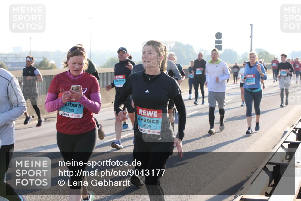 03.10.2025 - Köhlbrandbrückenlauf Lena Gebhardt http://msf.ph/oto/9043177 03.10.2025 09:26:27 Position 1 2782, 2028, 3660 meine-sportfotos.de