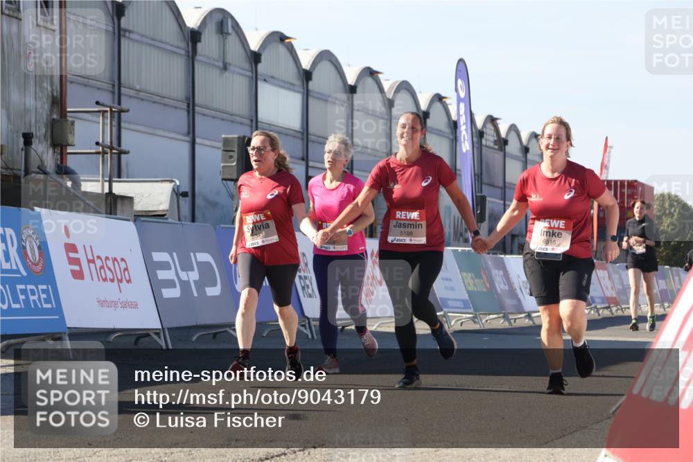 03.10.2025 - Köhlbrandbrückenlauf Luisa Fischer http://msf.ph/oto/9043179 03.10.2025 13:38:04 Ziel 5188, 5343, 5409, 5632, 6515 meine-sportfotos.de