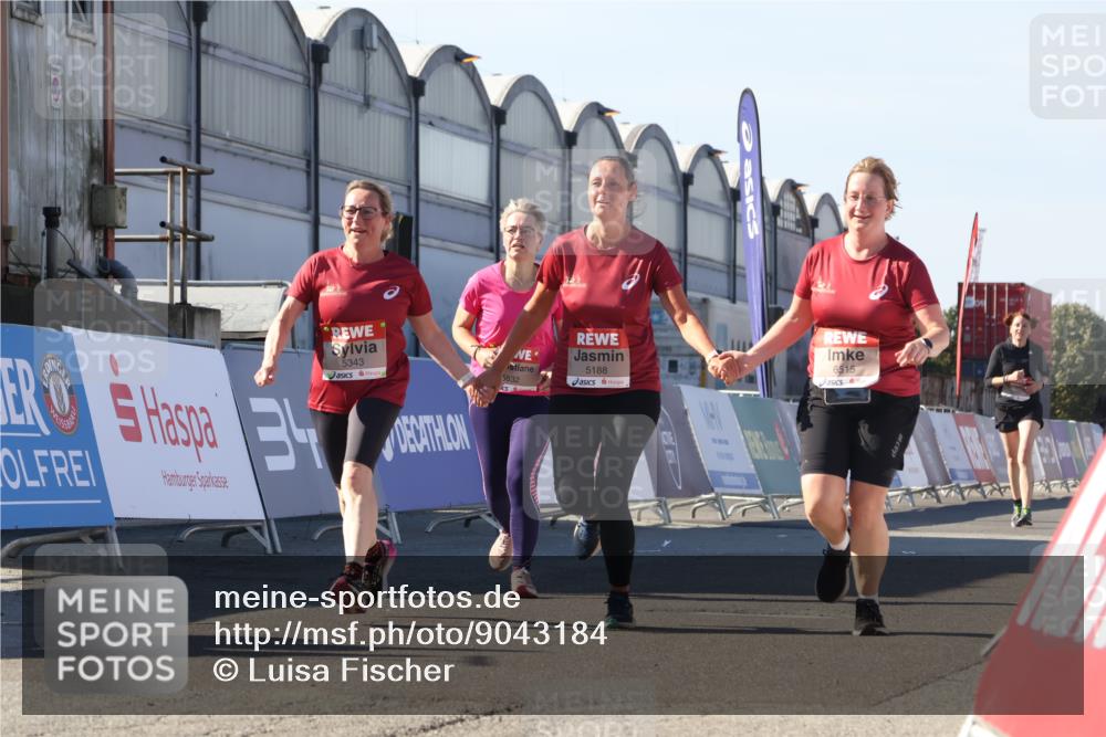 03.10.2025 - Köhlbrandbrückenlauf Luisa Fischer http://msf.ph/oto/9043184 03.10.2025 13:38:05 Ziel 5188, 5343, 5409, 5632, 6515 meine-sportfotos.de